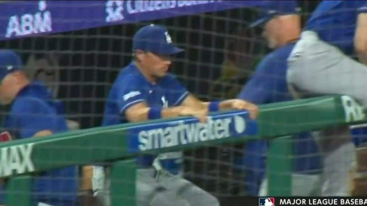 【祝勝ムードで大惨事】大谷の右肘に味方の足直撃→海外「その腕、時価10億ドルやぞ」