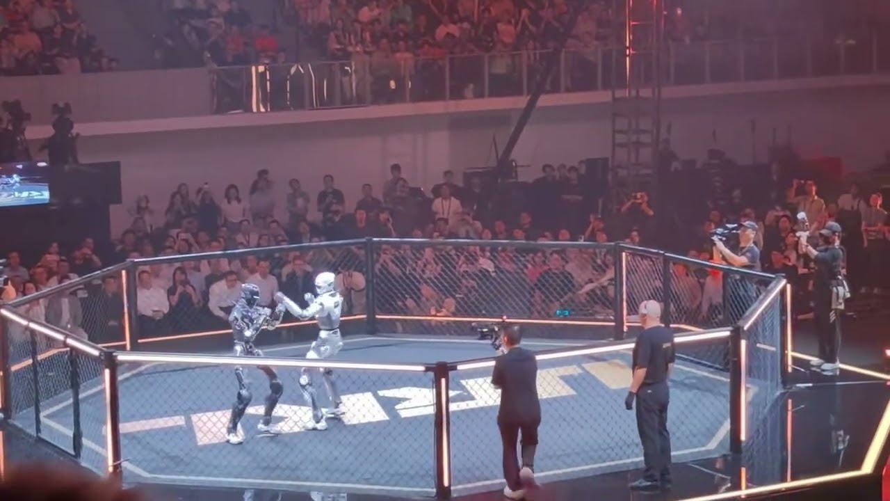 【中国発ロボット格闘リーグ】初戦で早くも頭部落下→海外「これもう茶番だろ」